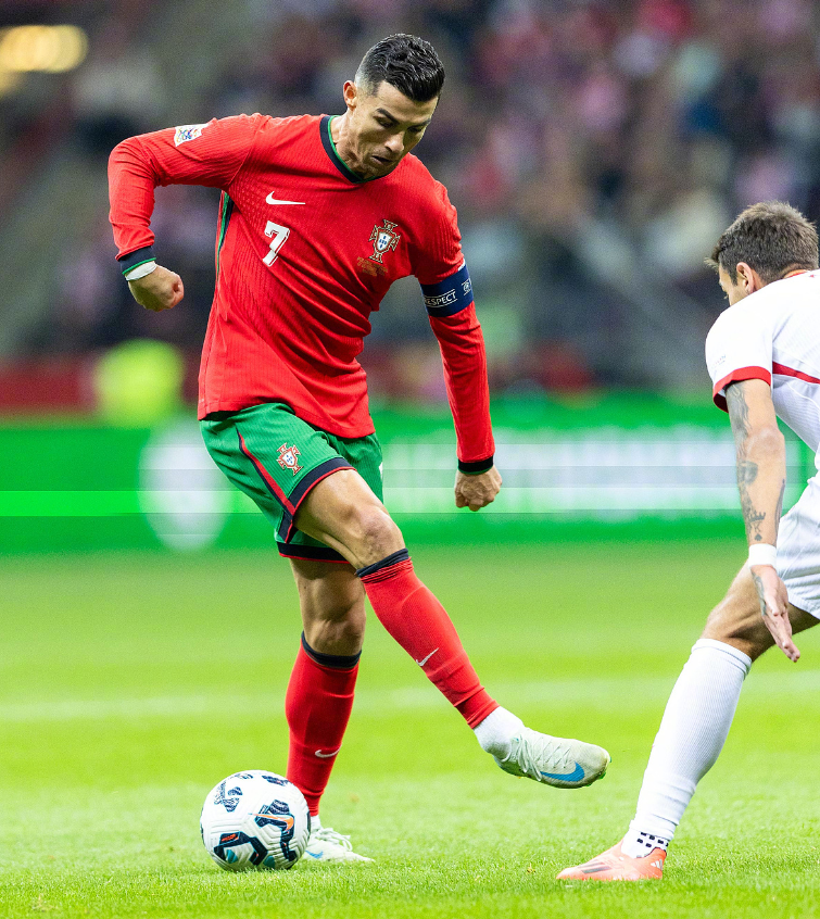 开云体育-波兰队险胜葡萄牙队，梁靖崑统治全场  第2张