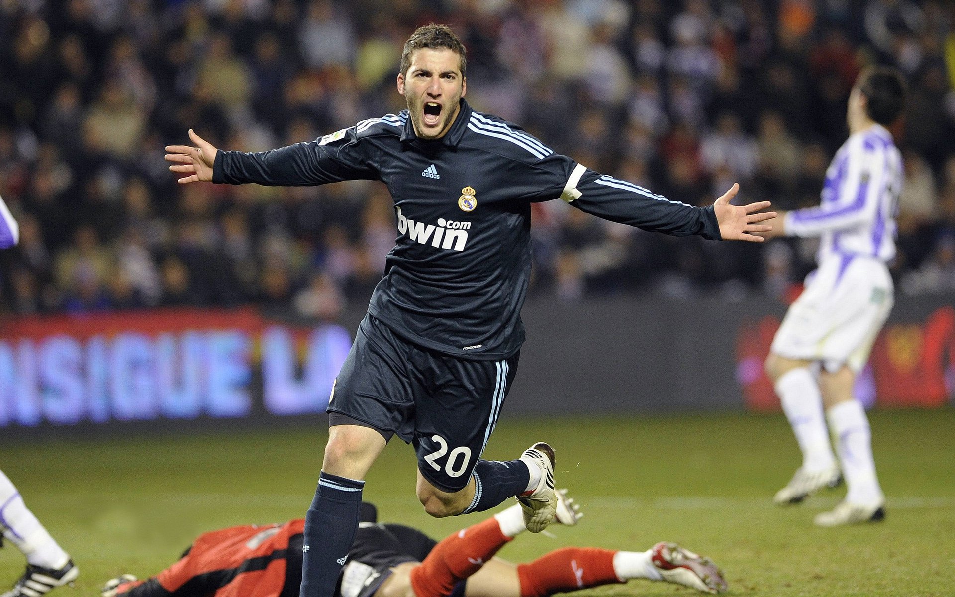 开云体育官方网站-范弗利特用爵士节奏击穿浙江防线，当个人英雄主义成为团队催化剂  第2张