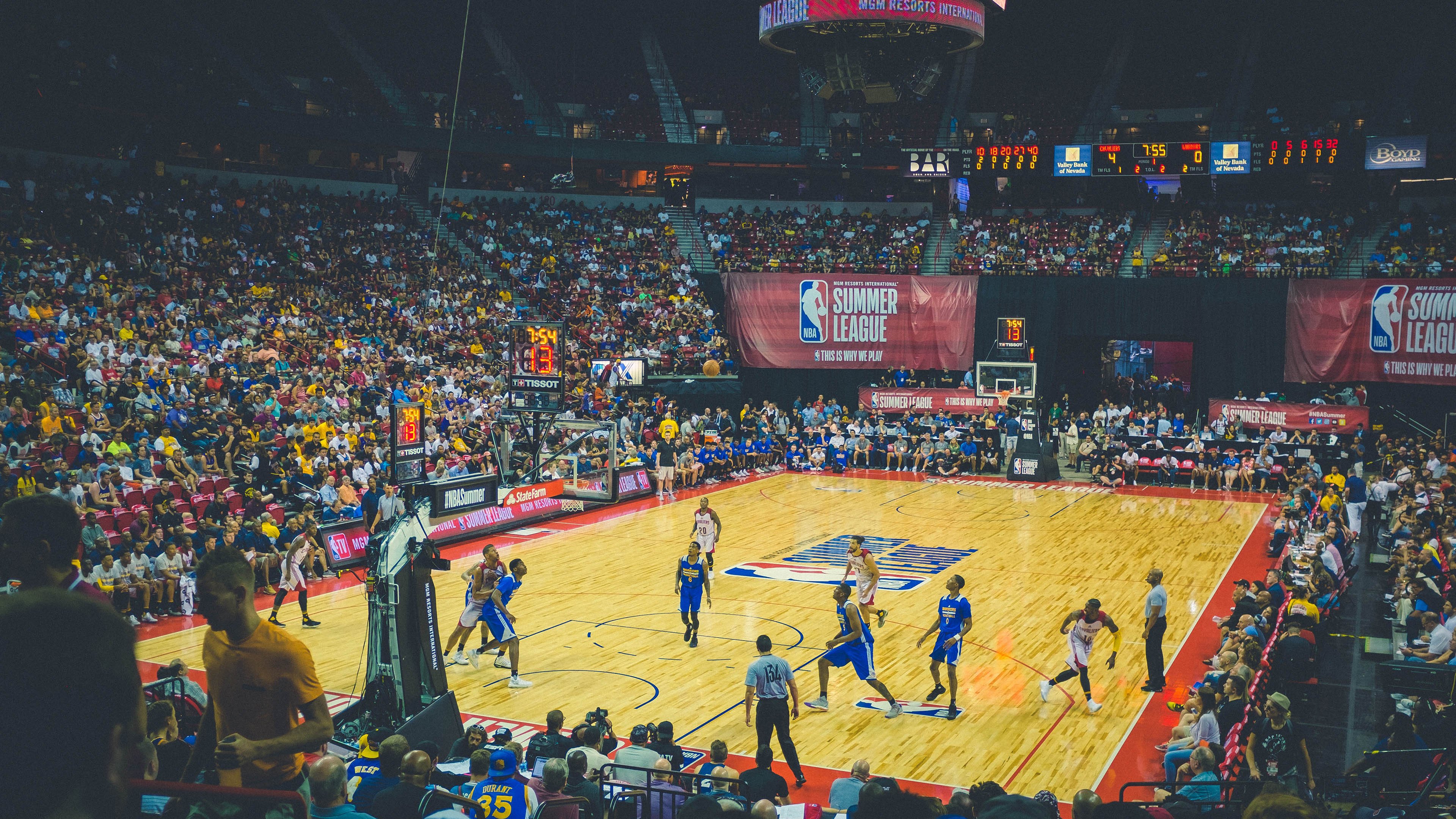 开云体育app-灰熊斩落马刺，切特在欧冠决赛接管比赛，新王登基的平行叙事  第2张